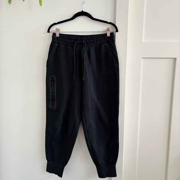 Nike Juniors Black Joggers Size Medium Drawstring Pockets 25" Inseam - Picture 1 of 9